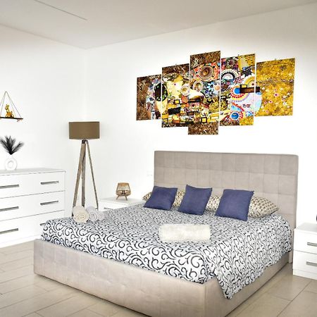 Obsidian -Centro- Wifi + Free Parking Apartment ราเวนนา ภายนอก รูปภาพ