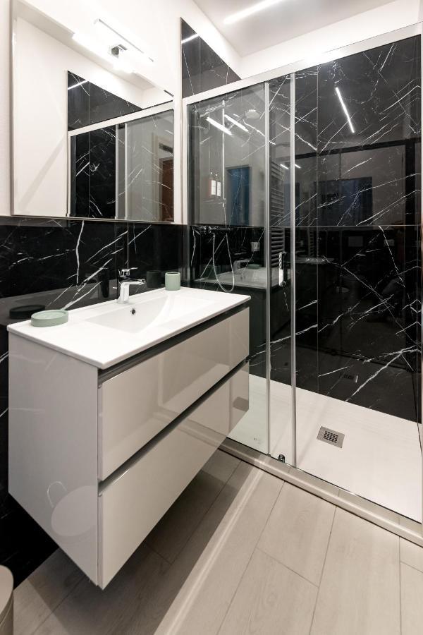 Obsidian -Centro- Wifi + Free Parking Apartment ราเวนนา ภายนอก รูปภาพ