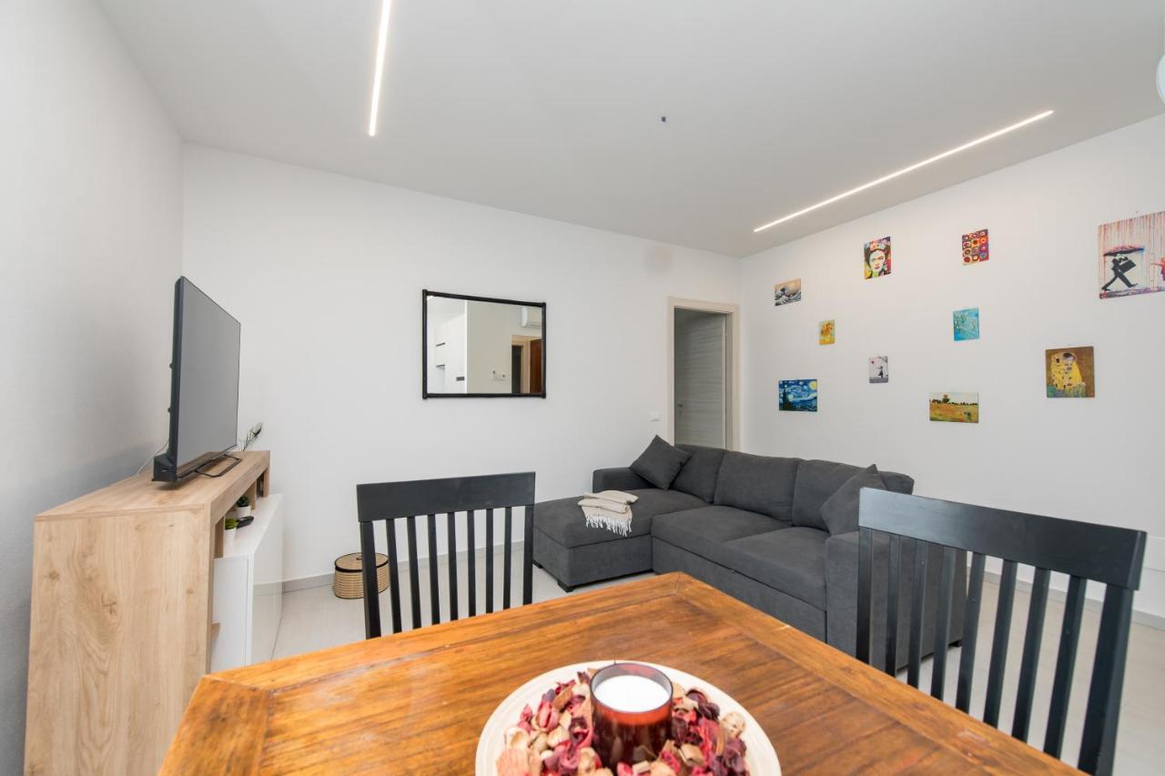 Obsidian -Centro- Wifi + Free Parking Apartment ราเวนนา ภายนอก รูปภาพ